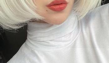 Alina Becker的2B小姐姐美图合集：一页页翻开心动的瞬间！
